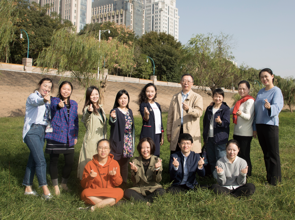 1609902804490096259.png 合影2.png